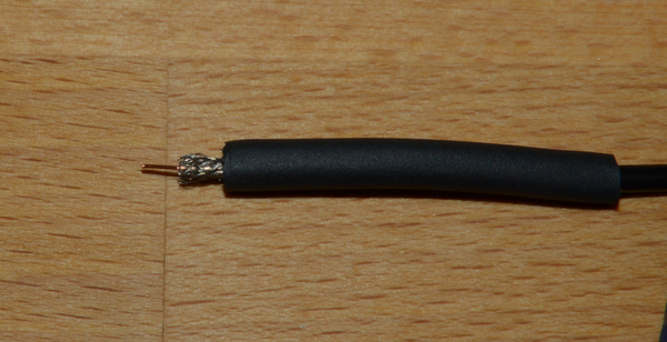 Abbildung 10: Das Kabel ist für den nächsten Schritt vorbereitet.